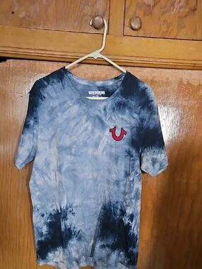 True Religion Mens Blue Tie-Dye Short Sleeve Tee with Red Logo